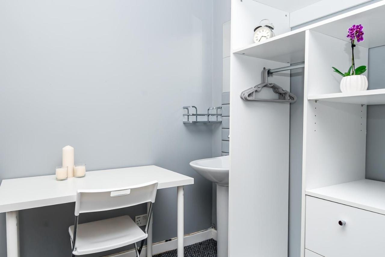 Shirley House 2, Self Catering Guest House, Self Check In, Smart Locks, 10 Min Walk To Southampton General, Aspire And Princess Anne Hospitals, Access To Fully Equipped Kitchen, Excellent Transport Links, Ideal For Longer Stays And Hospital Shifts Exterior foto