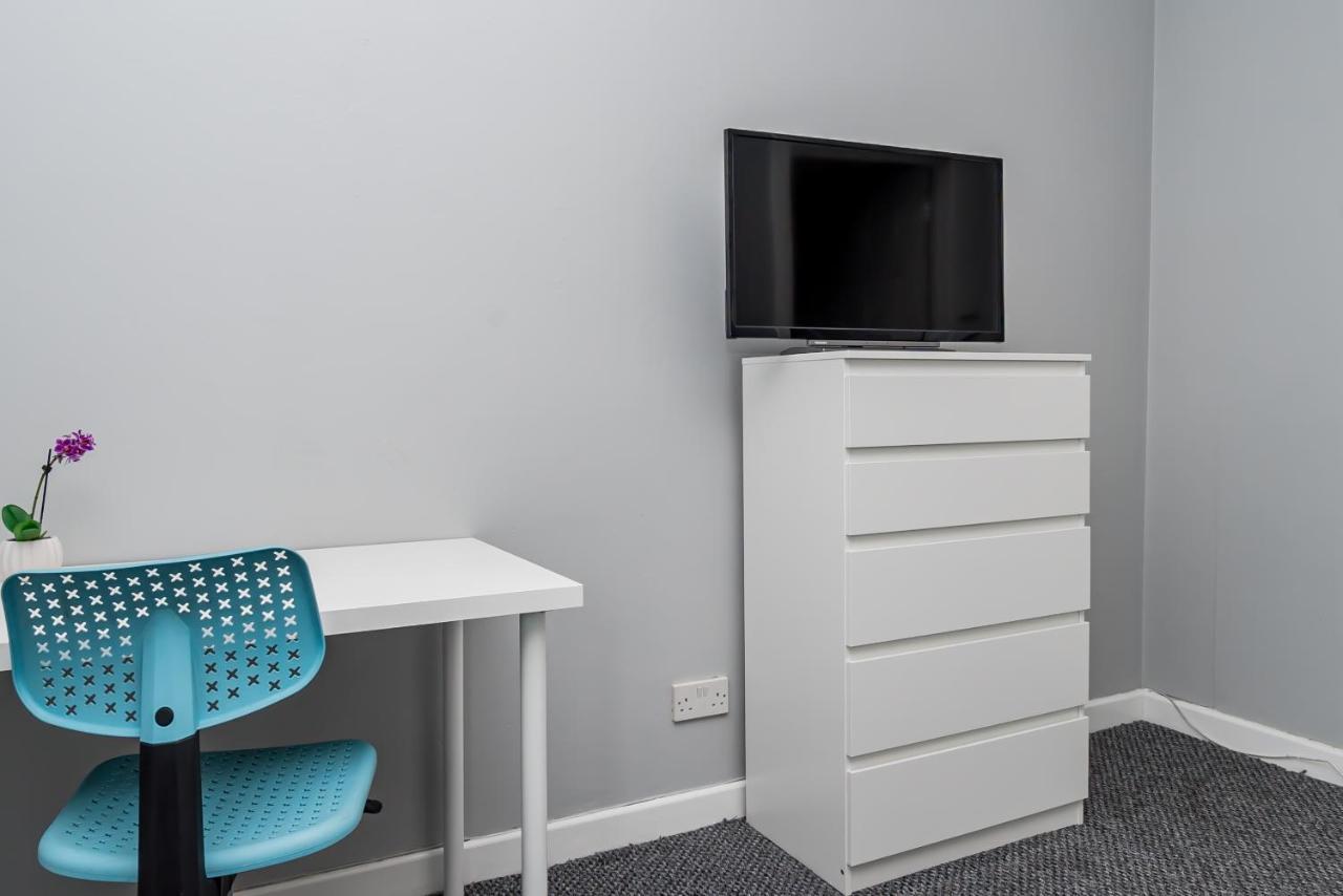 Shirley House 2, Self Catering Guest House, Self Check In, Smart Locks, 10 Min Walk To Southampton General, Aspire And Princess Anne Hospitals, Access To Fully Equipped Kitchen, Excellent Transport Links, Ideal For Longer Stays And Hospital Shifts Exterior foto